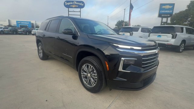 Certified 2026 Chevrolet Traverse LT w/ Driver Confidence Package FWD image 2