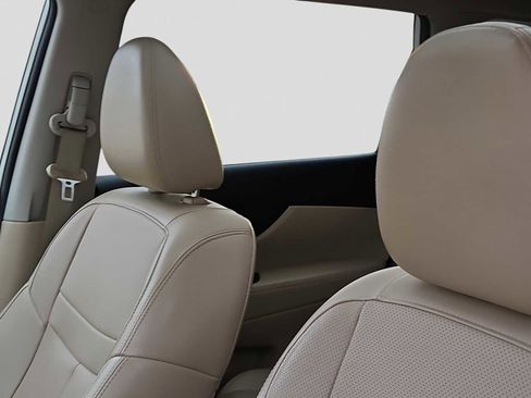 Used 2019 Nissan Rogue SL w/ Premium Package image 15