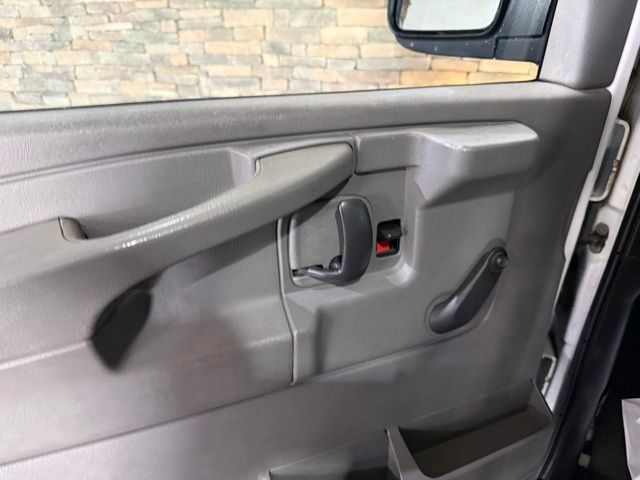 Used 2011 GMC Savana 1500 RWD image 8