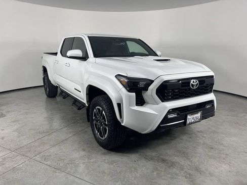 Used 2025 Toyota Tacoma TRD Sport AWD/4WD image 2