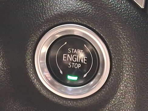 Used 2021 Chevrolet Silverado 1500 LT image 24