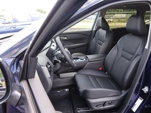 Certified 2025 Nissan Rogue SL w/ Tech Package AWD/4WD image 10