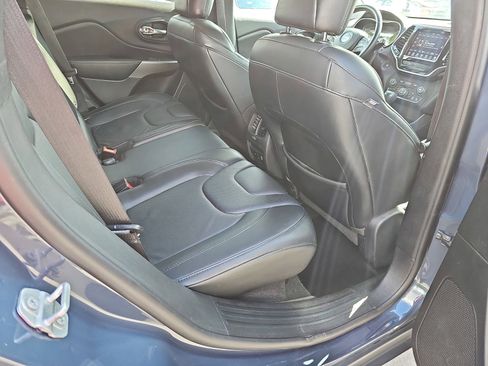 Used 2019 Jeep Cherokee Limited AWD/4WD image 12