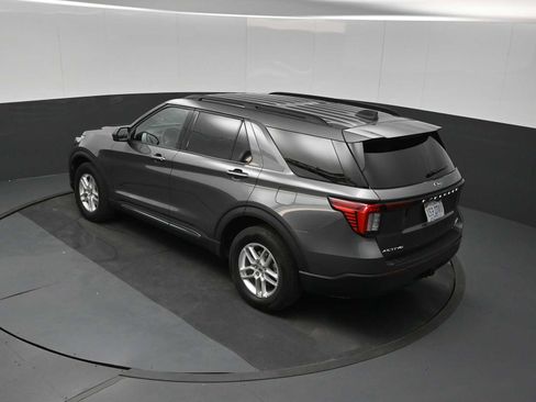 Used 2025 Ford Explorer Active AWD/4WD image 14