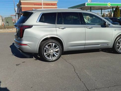 Used 2023 Cadillac XT6 Premium Luxury image 9