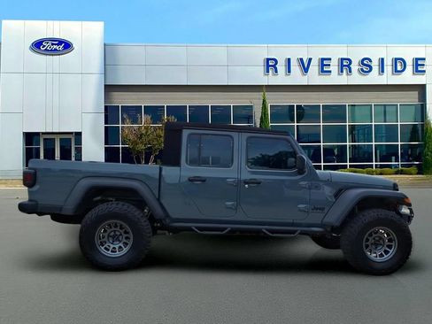 Used 2024 Jeep Gladiator Sport AWD/4WD image 8