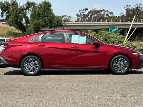 Used 2024 Hyundai Elantra SEL image 4