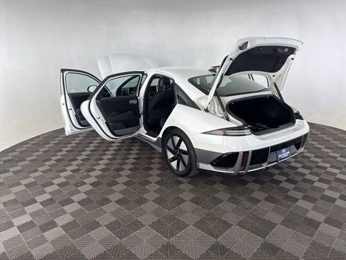 Used 2024 Hyundai Ioniq 6 SE RWD image 17