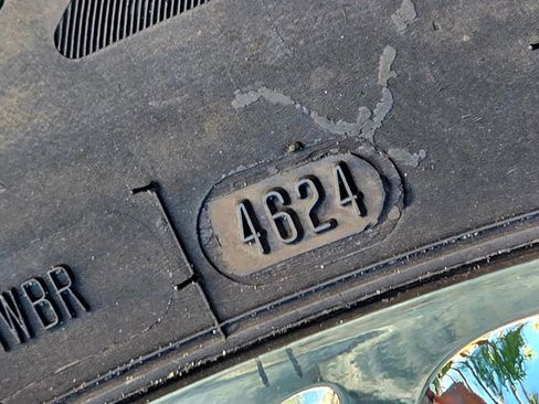 Used 2003 Lincoln Town Car Cartier image 56