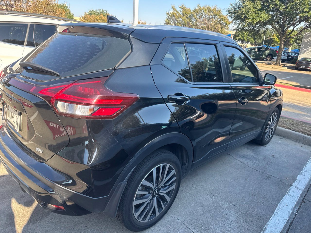 Used 2023 Nissan Kicks SV FWD image 3