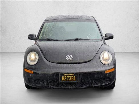 Used 2009 Volkswagen Beetle S image 2