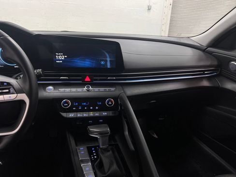 Used 2023 Hyundai Elantra Limited FWD image 19