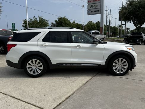 Used 2023 Ford Explorer King Ranch w/ Technology Package RWD image 3