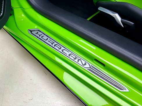 Used 2022 Lamborghini Huracan EVO RWD image 8