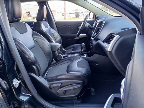 Used 2018 Jeep Cherokee Latitude Plus FWD image 9