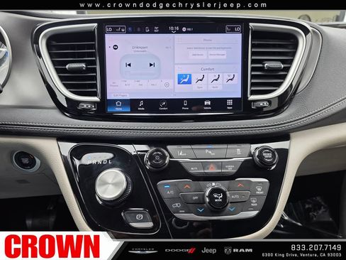 Used 2023 Chrysler Pacifica Touring-L FWD image 28