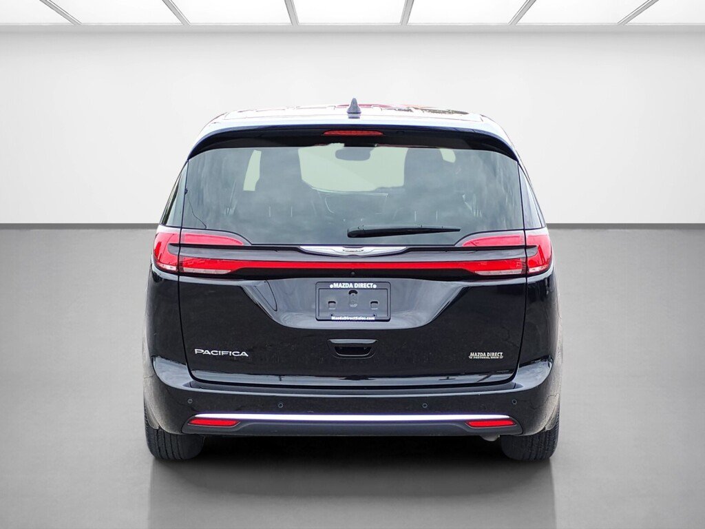Used 2024 Chrysler Pacifica Touring-L FWD image 4