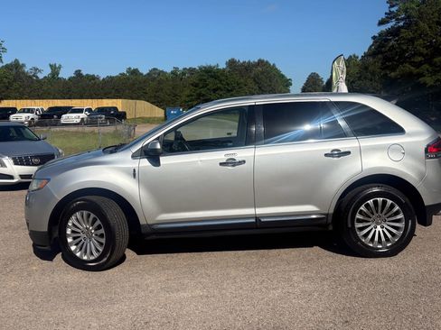 Used 2013 Lincoln MKX AWD image 3