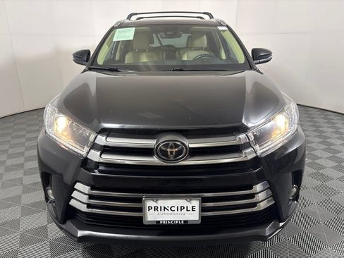 Used 2017 Toyota Highlander Limited FWD image 3