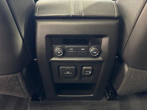 Used 2023 Chevrolet Traverse LT AWD/4WD image 51