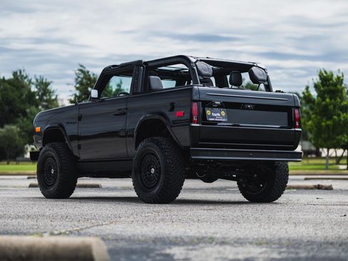 Used 2024 Ford Bronco Black Diamond AWD/4WD image 10