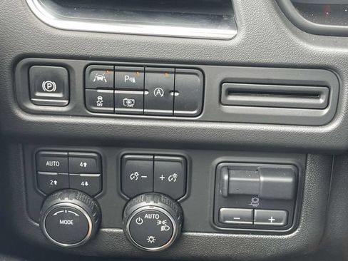 Used 2024 Chevrolet Suburban LT w/ LT Signature Package AWD/4WD image 34