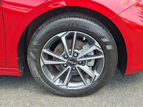 Used 2024 Kia Forte LXS w/ LXS Technology Package FWD image 11