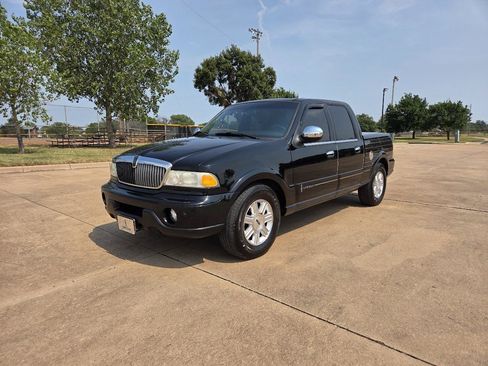 Used 2002 Lincoln Blackwood RWD image 3
