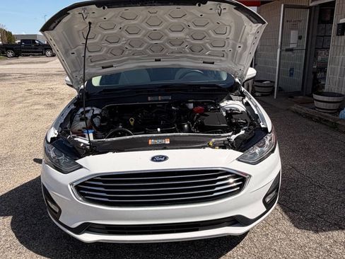 Used 2019 Ford Fusion SE w/ Equipment Group 151A FWD image 10