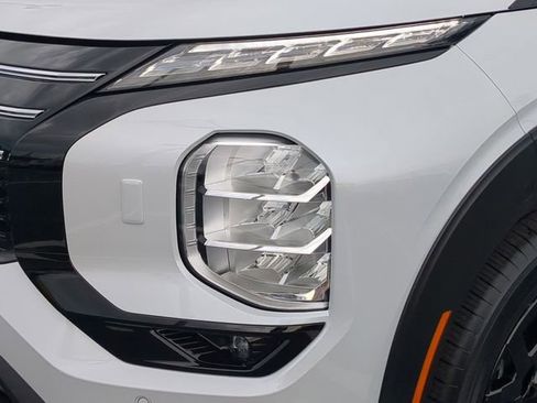 New 2026 Mitsubishi Outlander AWD image 10