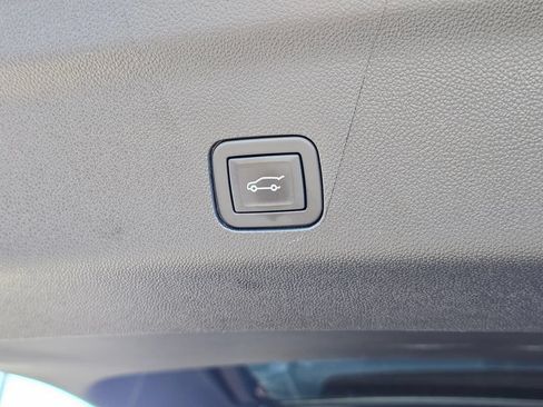 Used 2024 Chevrolet Suburban Premier AWD/4WD image 17