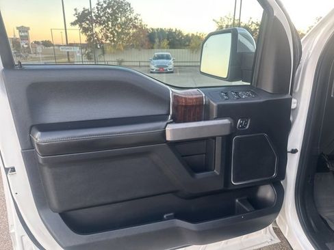 Used 2017 Ford F150 Platinum w/ Equipment Group 701A Luxury image 25