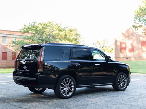 Used 2019 Cadillac Escalade Premium Luxury w/ Escalade Sport Edition AWD/4WD image 8