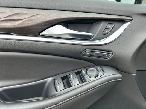 Used 2022 Buick Enclave Avenir w/ Avenir Technology Package AWD/4WD image 22