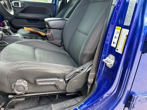 Used 2018 Jeep Wrangler Unlimited Sahara AWD/4WD image 12