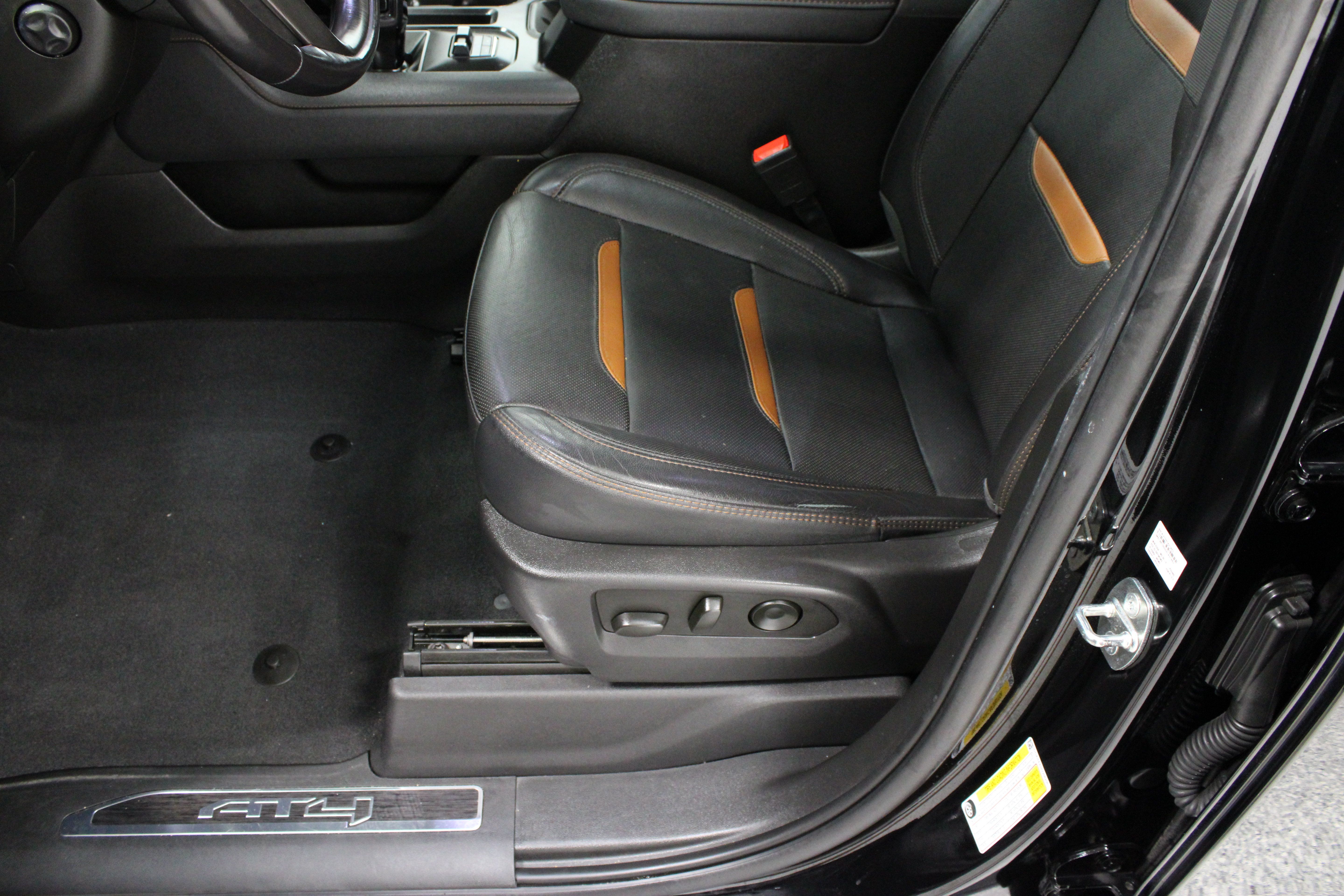 Used 2023 GMC Sierra 1500 AT4 w/ AT4 Preferred Package AWD/4WD image 18