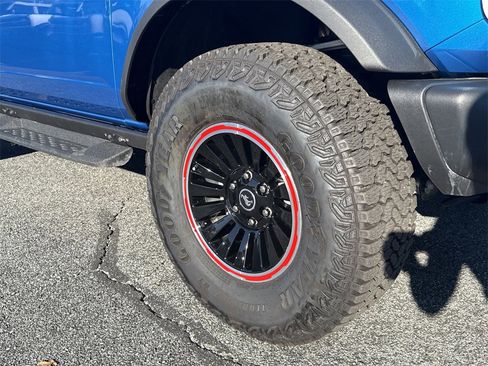 Used 2025 Ford Bronco Big Bend w/ Black Diamond Package image 12