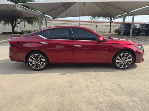 Used 2023 Nissan Altima 2.5 SL AWD/4WD image 2