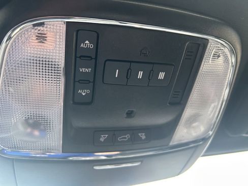 Used 2020 Jeep Grand Cherokee Limited AWD/4WD image 30