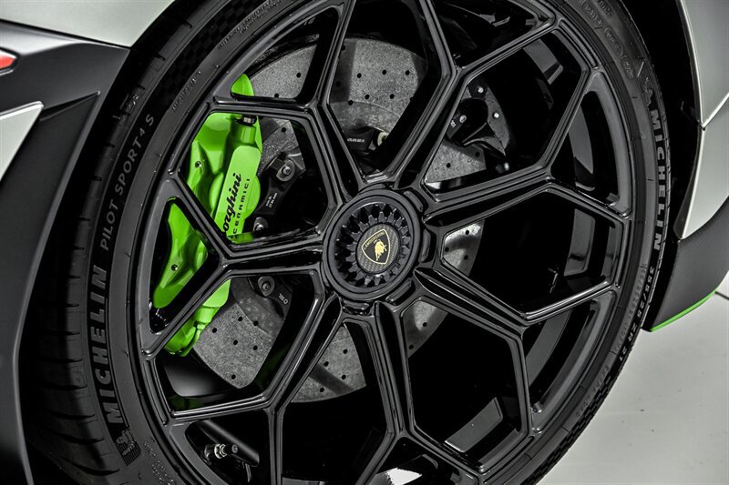Used 2020 Lamborghini Aventador SVJ AWD/4WD image 39