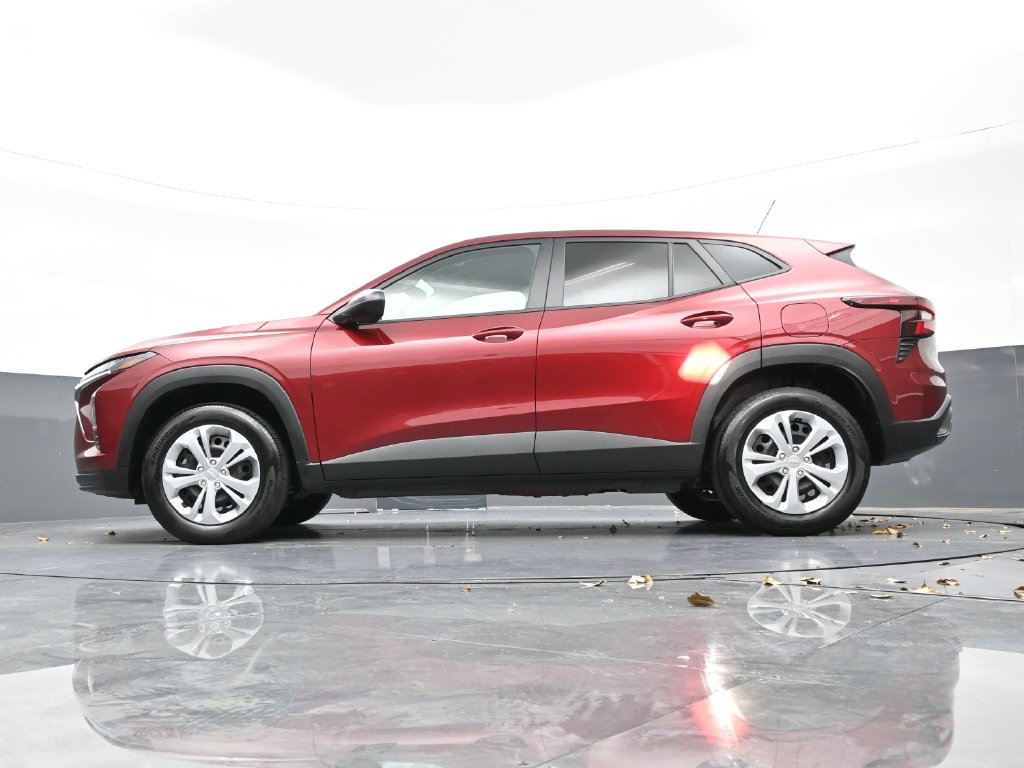 Used 2025 Chevrolet Trax LS FWD image 21
