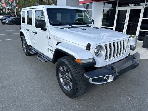 Used 2018 Jeep Wrangler Unlimited Sahara w/ Cold Weather Group AWD/4WD image 2