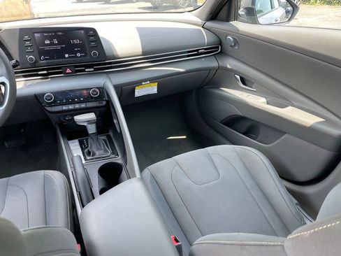Used 2023 Hyundai Elantra SEL image 9