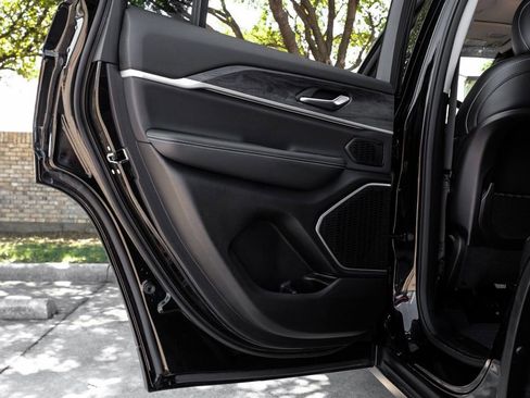 Used 2022 Jeep Grand Cherokee Limited image 56