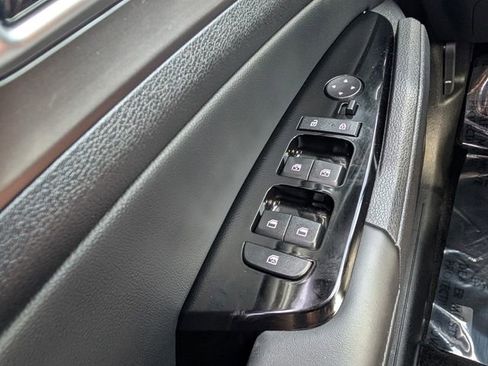 Used 2024 Kia Sportage EX image 40