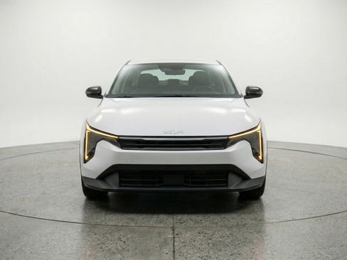 Used 2025 Kia K4 FWD image 2