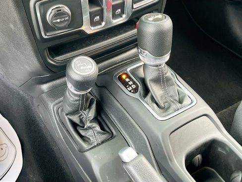 Certified 2025 Jeep Wrangler Sport AWD/4WD image 16