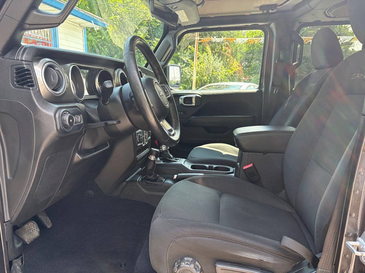 Used 2018 Jeep Wrangler Unlimited Sahara AWD/4WD image 11