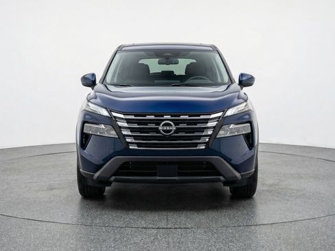 Used 2025 Nissan Rogue SV FWD image 2