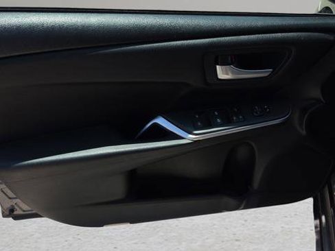 Used 2017 Toyota Camry SE FWD image 33